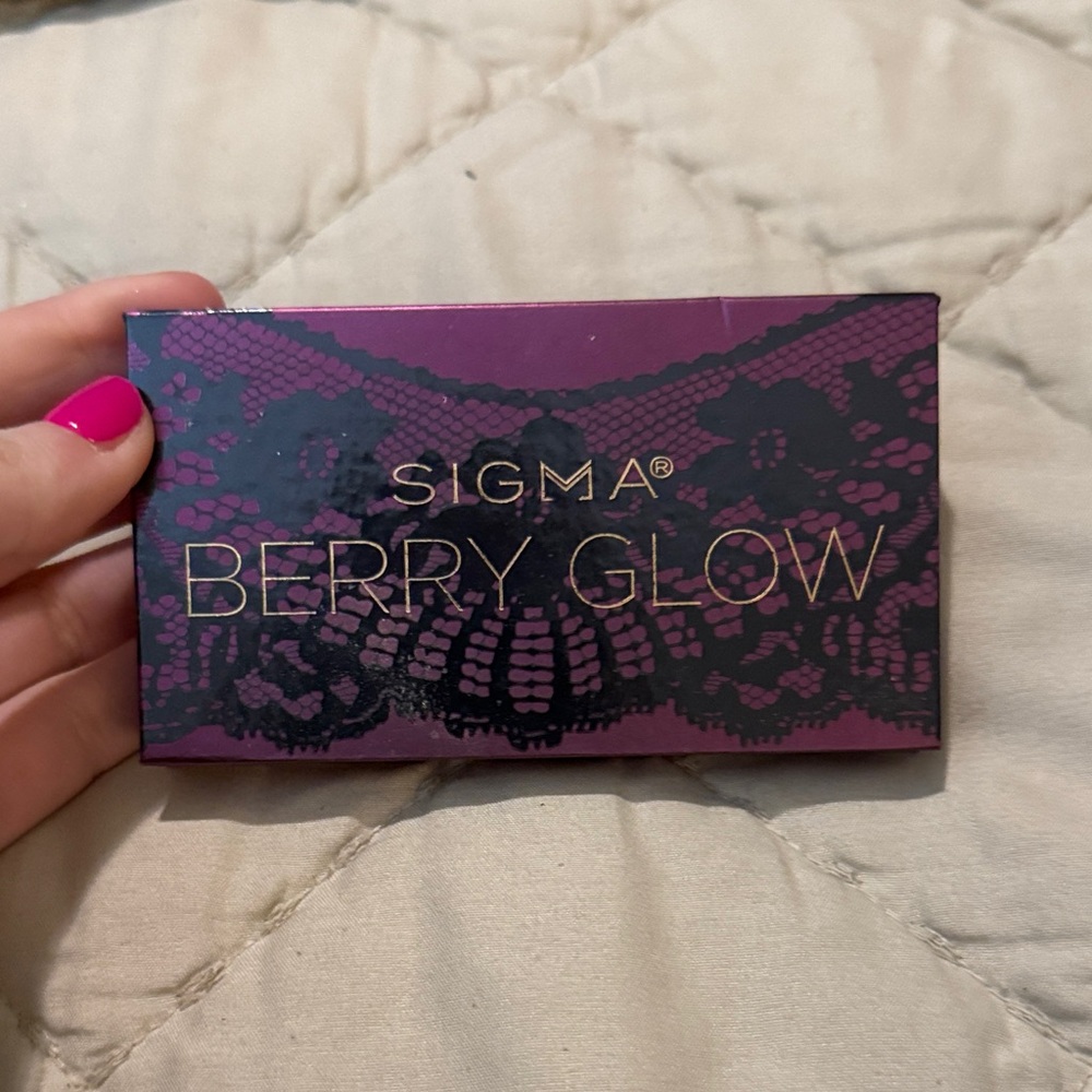 Sigma Beauty Berry Glow Blush Palette - Rich Purple